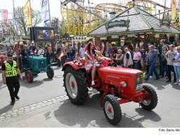 Parade durch das Nürnberger Frühlingsfest