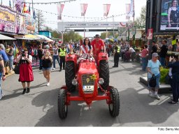 Parade durch das Nürnberger Frühlingsfest