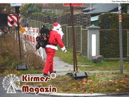 Fällung und Aufstellung des Weihnachtsbaumes für den Weihnachtsmarkt an der Berliner Gedächtniskirche