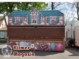 Aufbau des Donaumoos-Volksfestes Karlshuld 2025