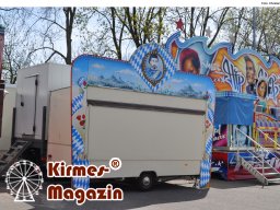 Aufbau des Donaumoos-Volksfestes Karlshuld 2025